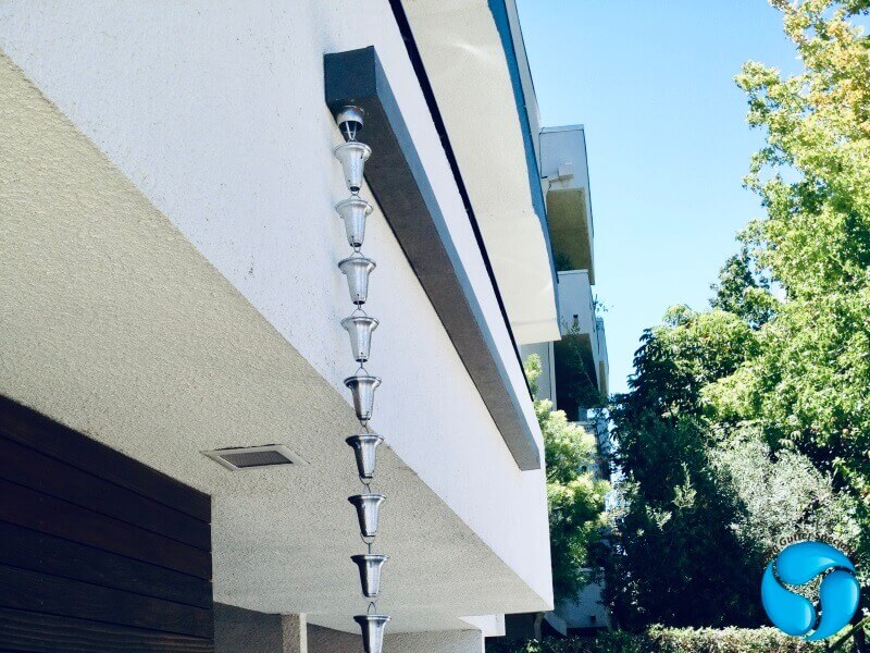 modern seamless box bond rain chain 1